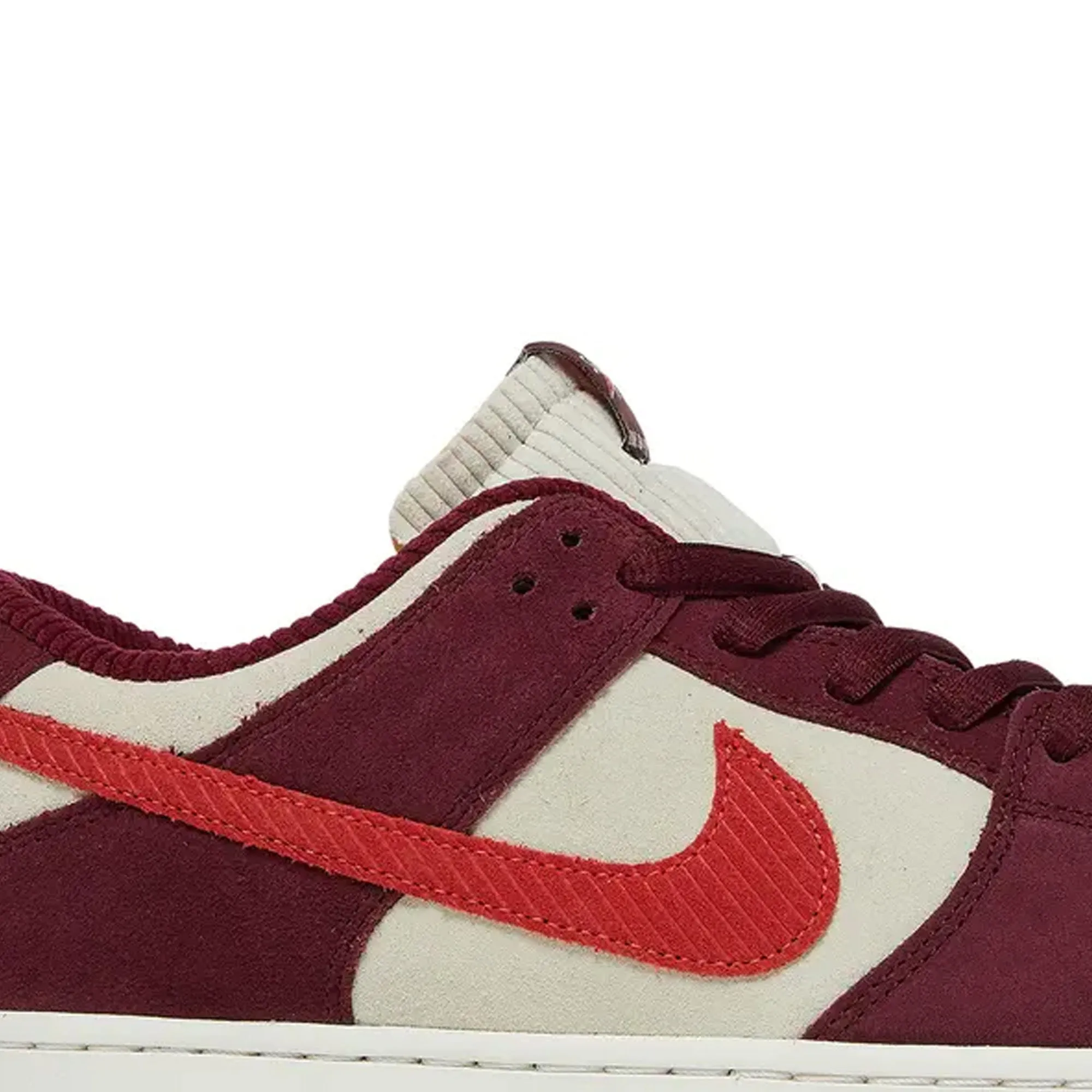Nike SB Dunk Low 'Skate Like a Girl' (2022)