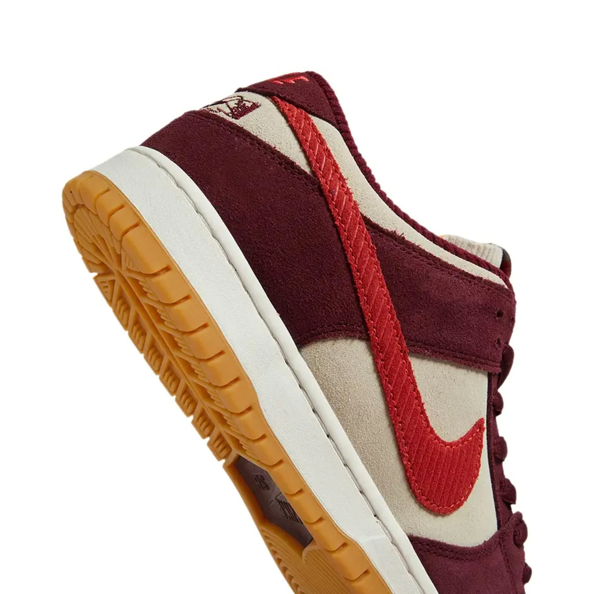 Nike SB Dunk Low 'Skate Like a Girl' (2022)